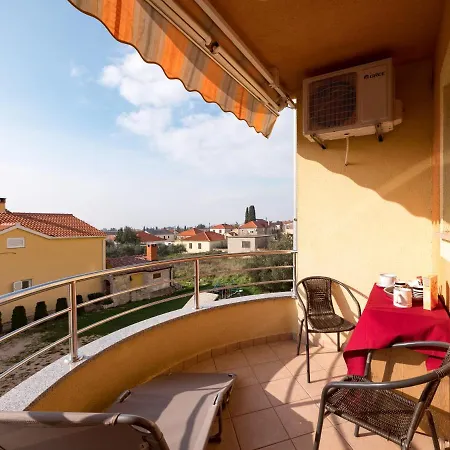 Apartment Carmen *